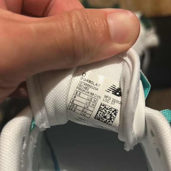 Reebok Classic White and Green High-Tops - Picture 7 of 7